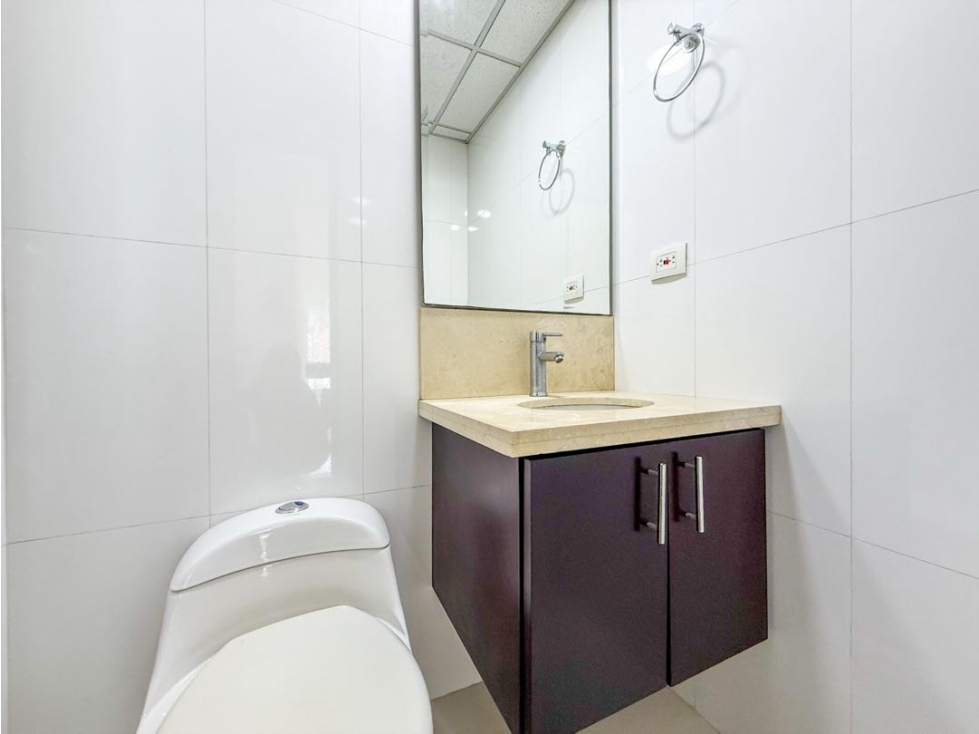 VENTA ARRIENDO OFICINA EN METROPOLITAN BUSINESS CENTER CABECERA - 5