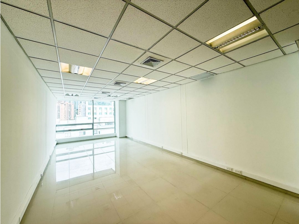 VENTA ARRIENDO OFICINA EN METROPOLITAN BUSINESS CENTER CABECERA - 6