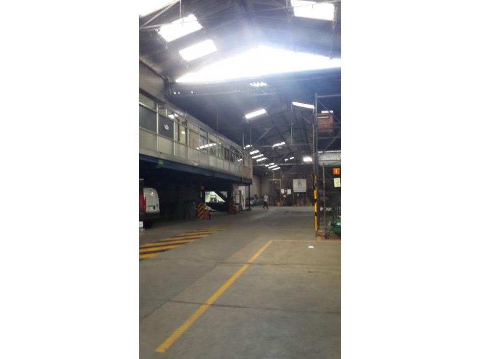Venta Bodega Aguacatala Medellin 1700 m2 de lote, 400 mezanine - 1