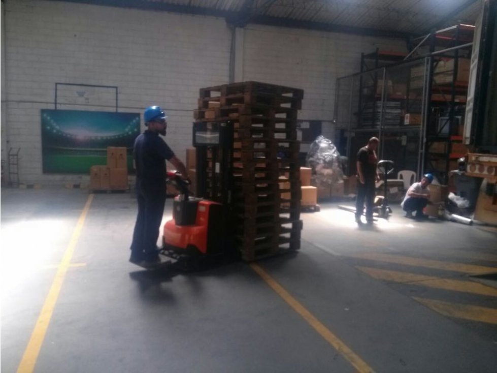 Venta Bodega Aguacatala Medellin 1700 m2 de lote, 400 mezanine - 2
