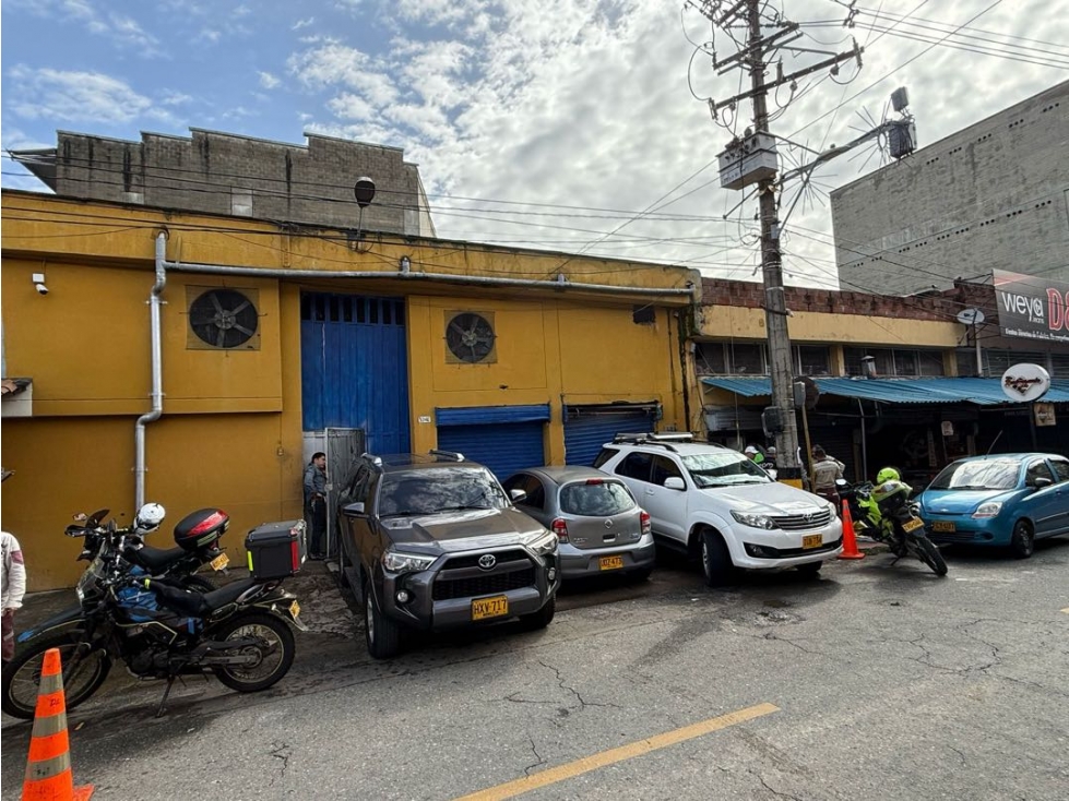 Venta Bodega Centro de la Moda al lado de Lola Jeans Itagüi - 1