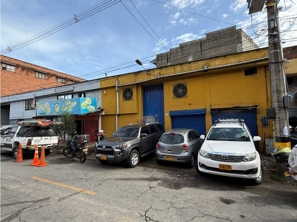 Venta Bodega Centro de la Moda al lado de Lola Jeans Itagüi - 2
