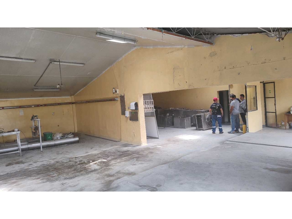 VENTA BODEGA SECTOR INDUSTRIAL GUAYABAL (CALLE AMPLIA). (BJ) MEDELLIN