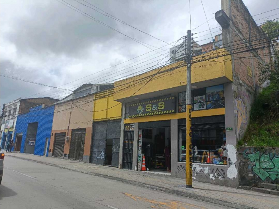 Venta Local Uso de Suelo Comercial y/o Residencial - 1