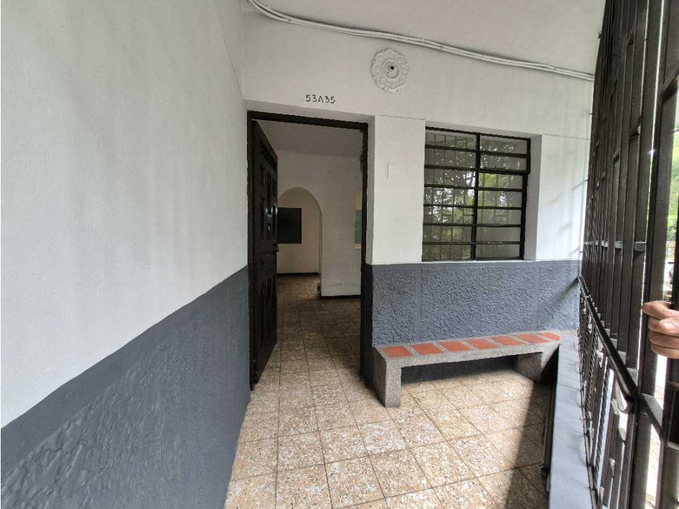 Venta casa 128m2, barrio Los Naranjos, Itagüí, para remodelar