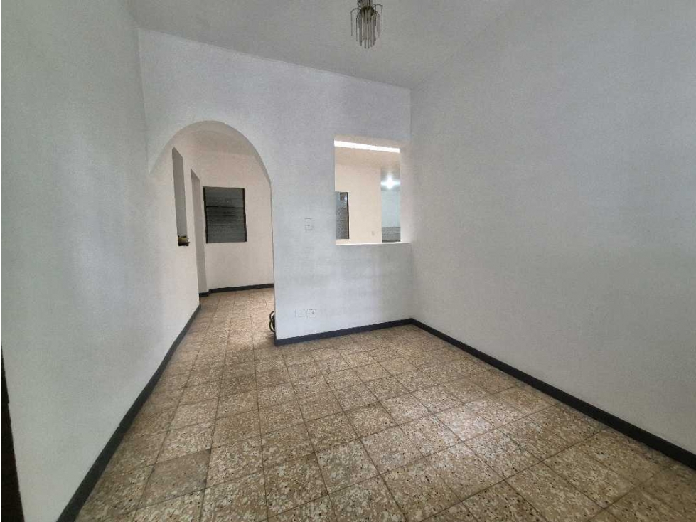 Venta casa 128m2, barrio Los Naranjos, Itagüí, para remodelar — foto 2