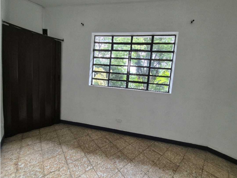 Venta casa 128m2, barrio Los Naranjos, Itagüí, para remodelar — foto 3