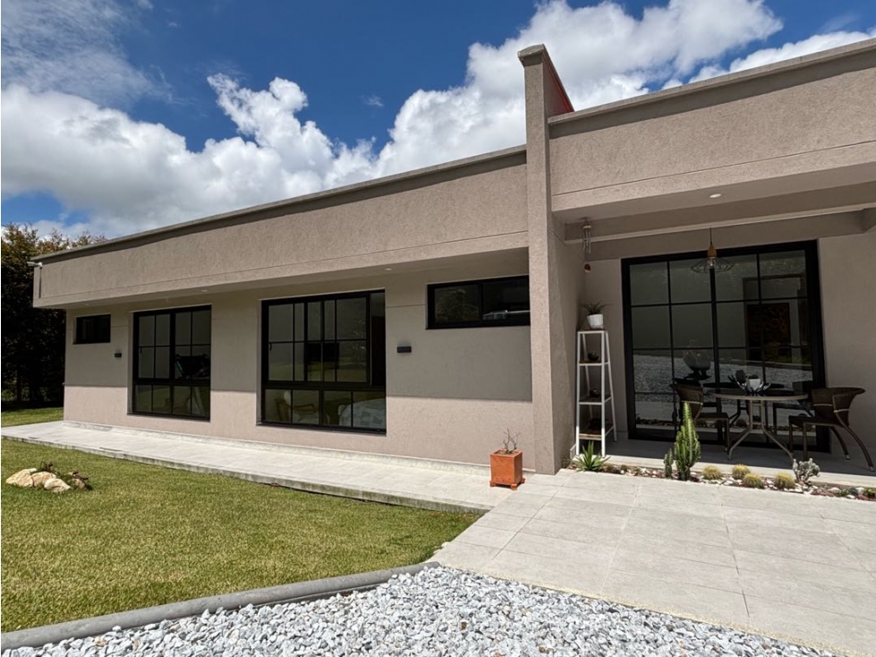 Venta de Hermosa Casa en Unidad Cerrada Cerca al Tablazo — foto 3