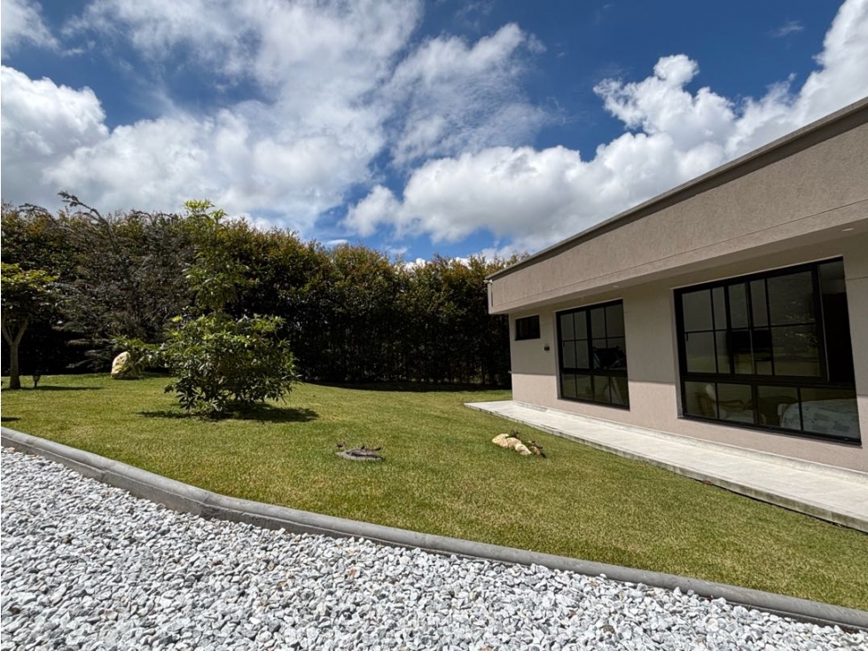 Venta de Hermosa Casa en Unidad Cerrada Cerca al Tablazo — foto 4