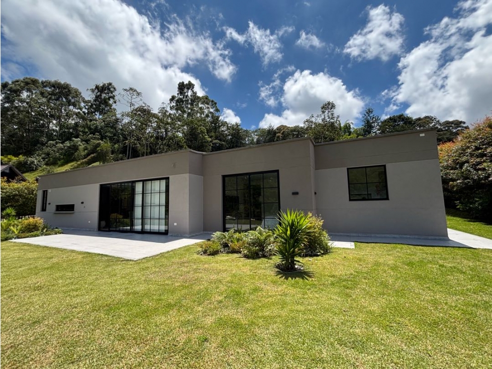 Venta de Hermosa Casa en Unidad Cerrada Cerca al Tablazo