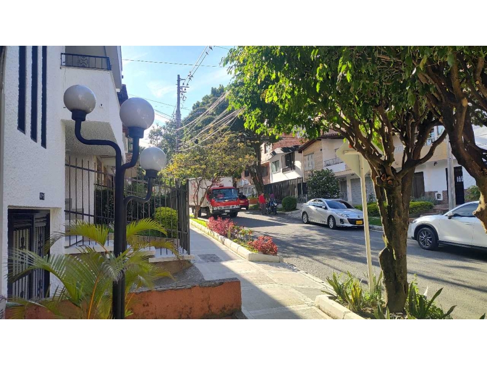 VENTA EXCELENTE APTO ó CASA (P1) LAURELES SIMÓN BOLÍVAR. (BJ) MEDELLÍN — foto 2