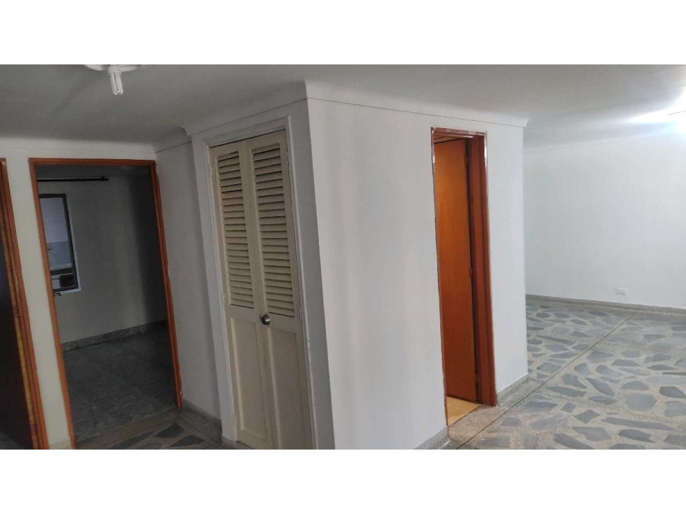 VENTA EXCELENTE APTO ó CASA (P1) LAURELES SIMÓN BOLÍVAR. (BJ) MEDELLÍN — foto 6