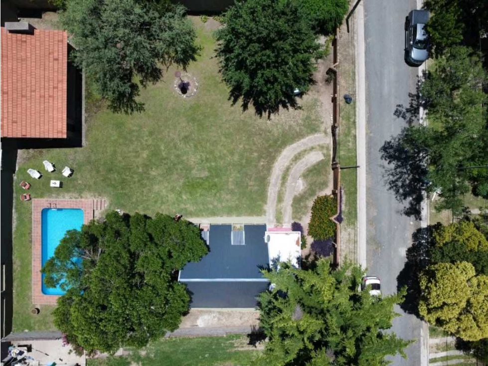 VENTA CASA + PILETA + QUINCHO SOBRE DOS TERRENOS GAS NATURAL — foto 3