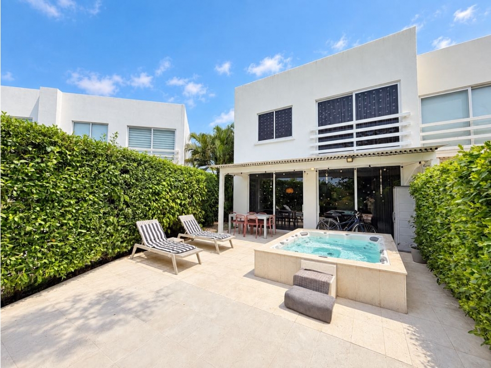 Venta CASA 2 niveles con JACUZZI en Karibana Beach & Golf Cartagena