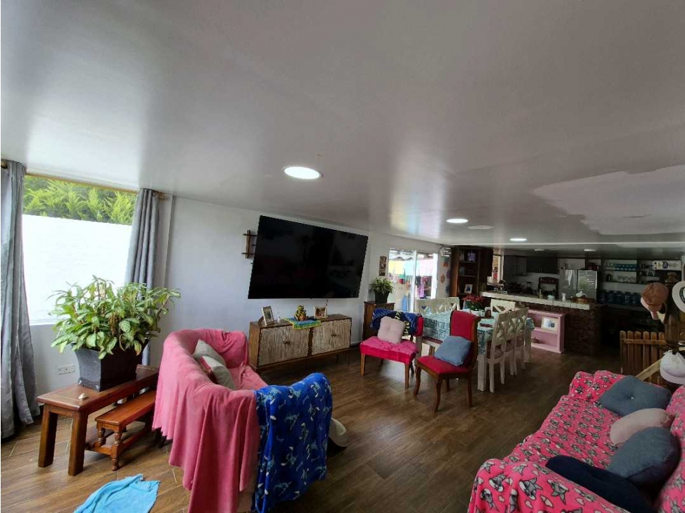VENTA CASA 2 NIVELES, TERRENO, DORMITORIO EN PB, LUMBISÍ - CUMBAYÁ — foto 3