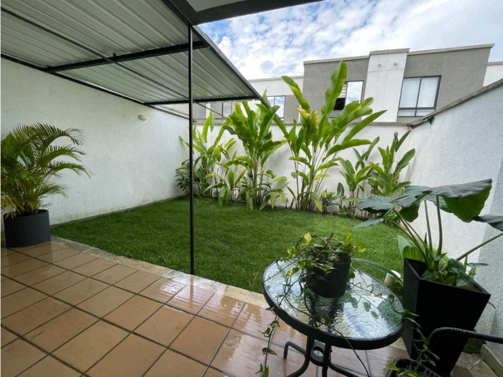 VENTA CASA 2 PISO CONJUNTO TRENTO PARQUE NATURA ALFAGUARA JAMUNDI (JH)
