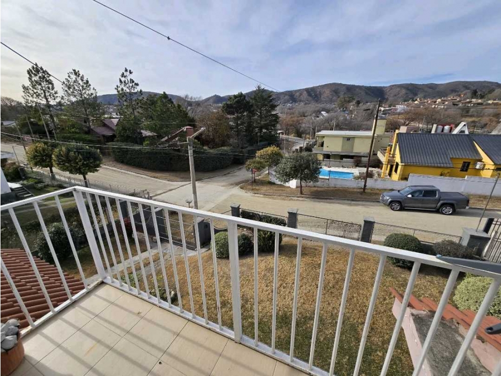 VENTA: CASA 2 PLANTAS EN VILLA CARLOS PAZ B° EL FANTASIo