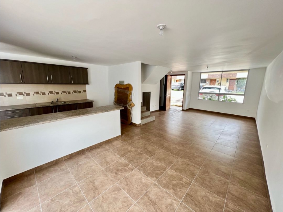 Venta Casa 3 Dorm. Pomasqui con Piscina