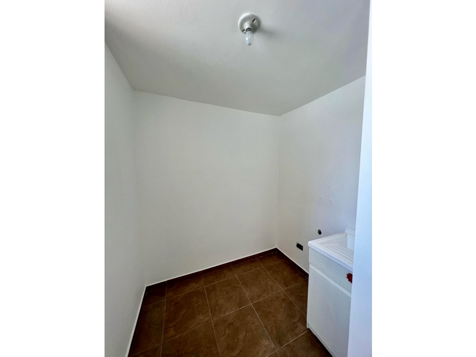 Venta Casa 3 Dorm. Pomasqui con Piscina — foto 5