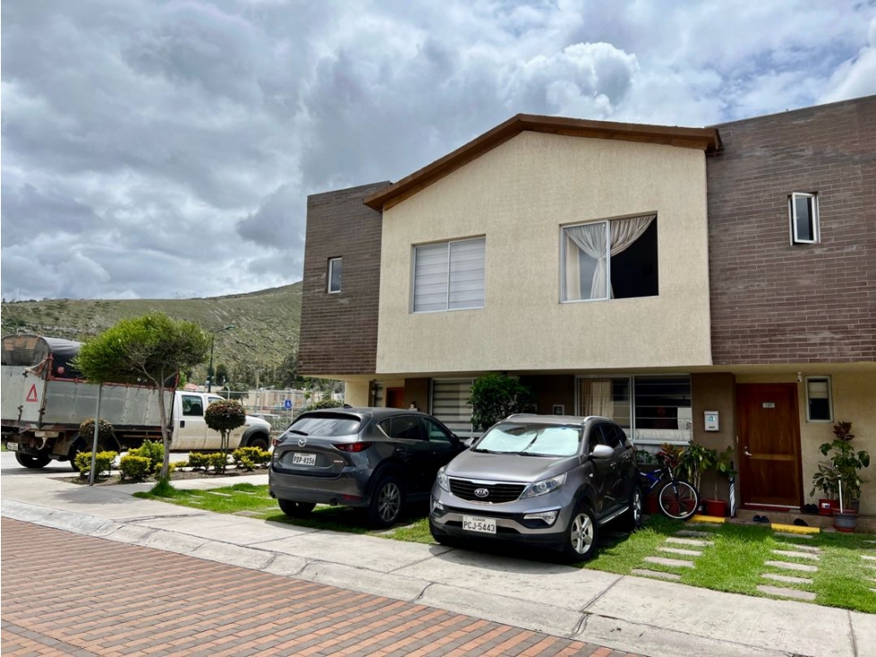 Venta Casa 3 Dorm. Pomasqui con Piscina — foto 2