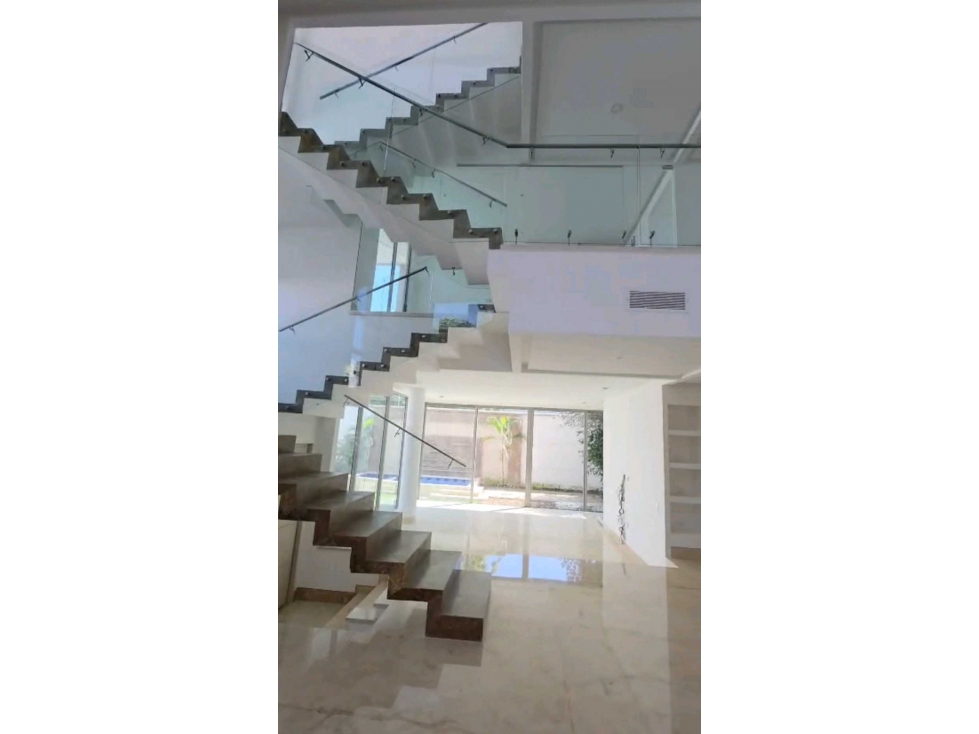 Venta casa 3 pisos sector villa campestre Puerto Colombia CHV
