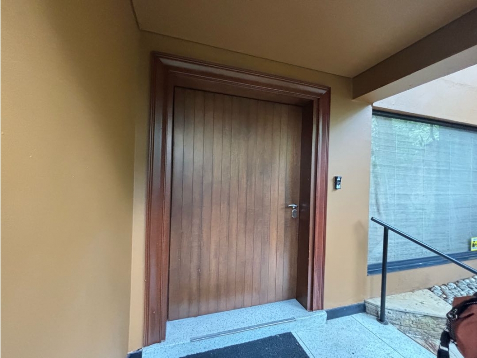 VENTA CASA 412m2 RESIDENCIAL - COMERCIAL BARRIO BOSQUE IZQUIERDO — foto 2