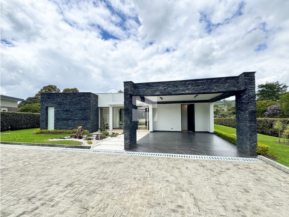 VENTA | Casa 517 m² vía San Antonio - La Ceja, Carmen de Viboral