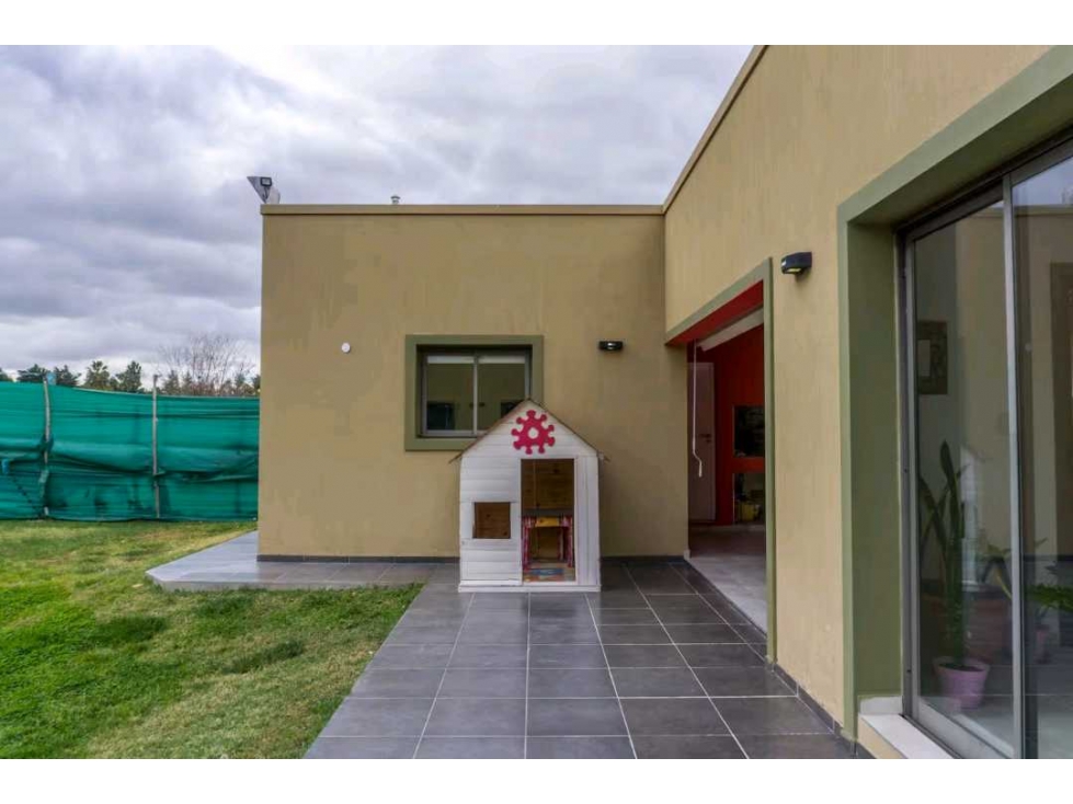 VENTA · CASA FAMILIAR ·5 DORMITORIO · A. BROWN VISTALBA · LUJAN - 5