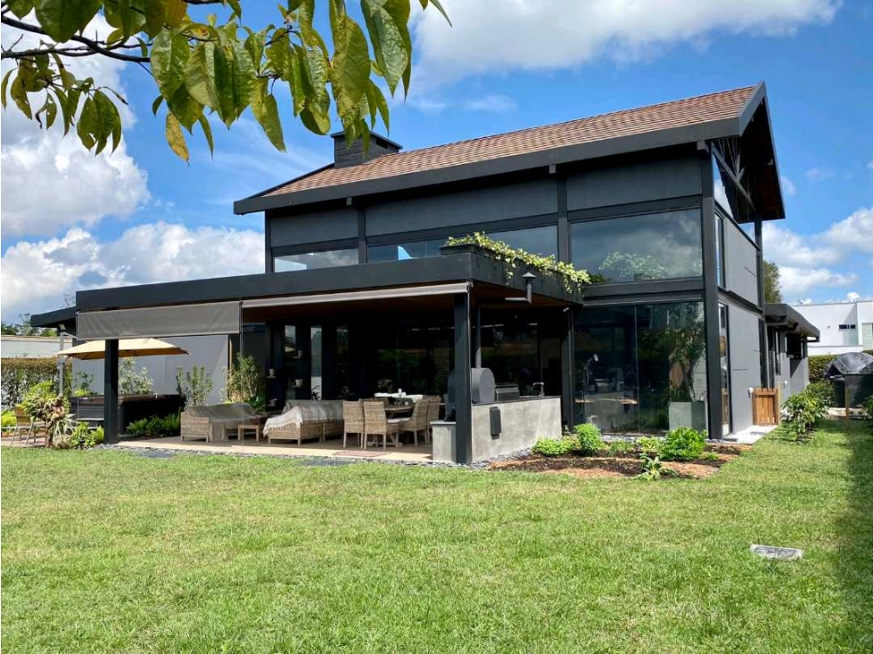 Venta casa por el club llano grande Parcelación