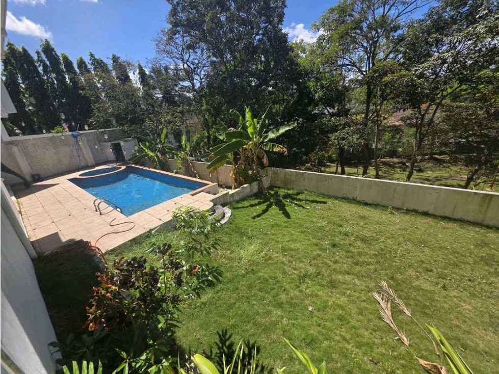 VENTA CASA AMPLIA TRES NIVELES, 607 MT2, CON PISCINA EN BETHANIA LT. — foto 2