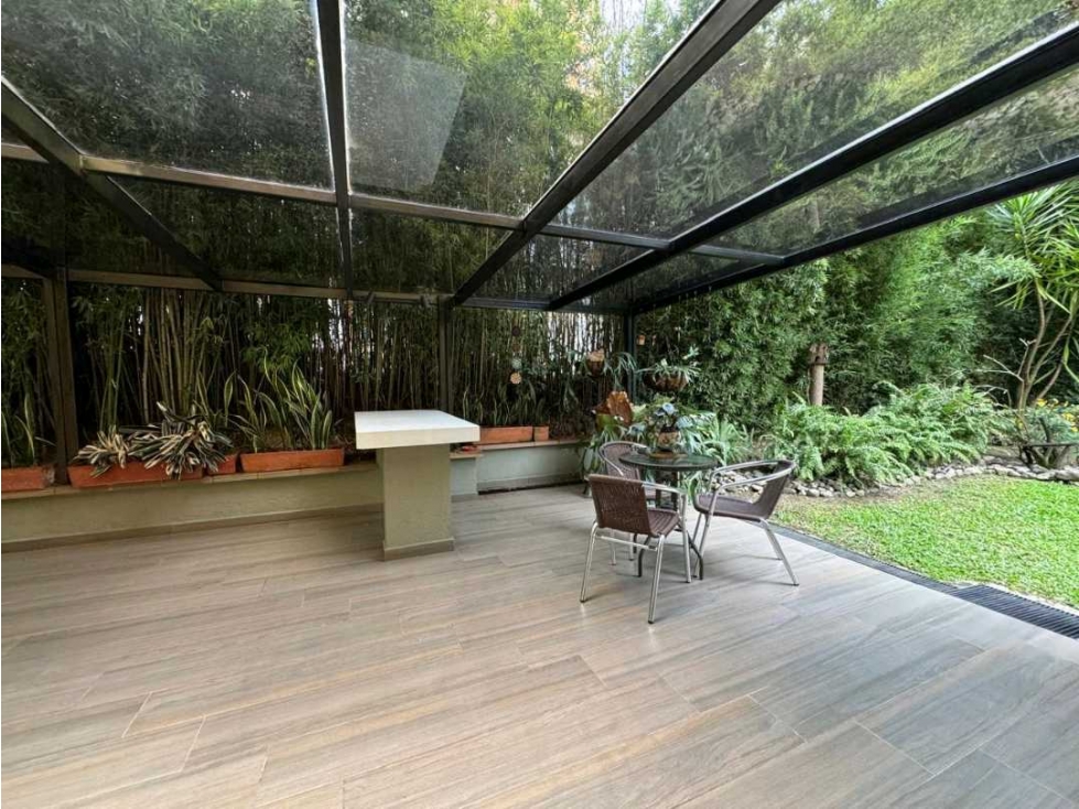 VENTA CASA BARRIO POBLADO GRAN FORMATO 470 MT2 CON JARDIN Y MODERNA — foto 4