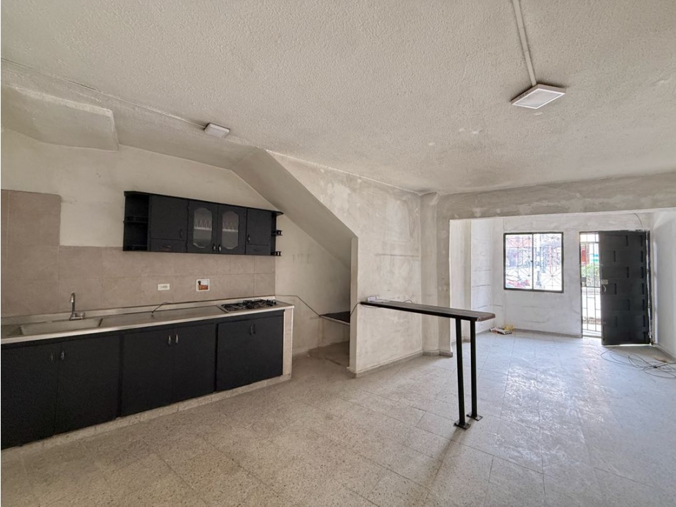 VENTA CASA BIFAMILIAR ESQUINERA 1 CUADRA DEL PARQUE PRINCIPAL DE BELLO