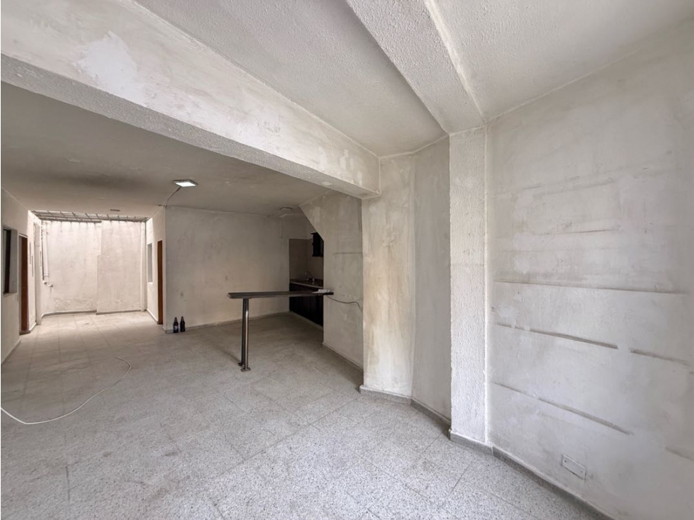 VENTA CASA BIFAMILIAR ESQUINERA 1 CUADRA DEL PARQUE PRINCIPAL DE BELLO — foto 3