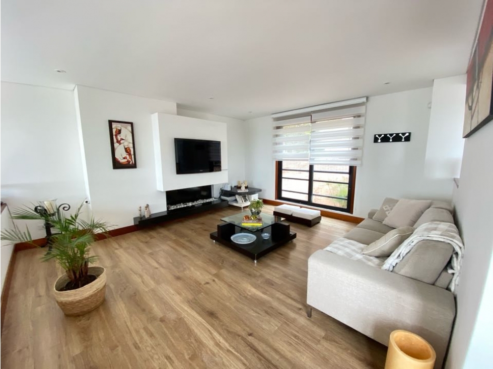 VENTA CASA BOSQUE MEDINA 400m2 4h 5b 4p CBS 3.800 Millones — foto 2