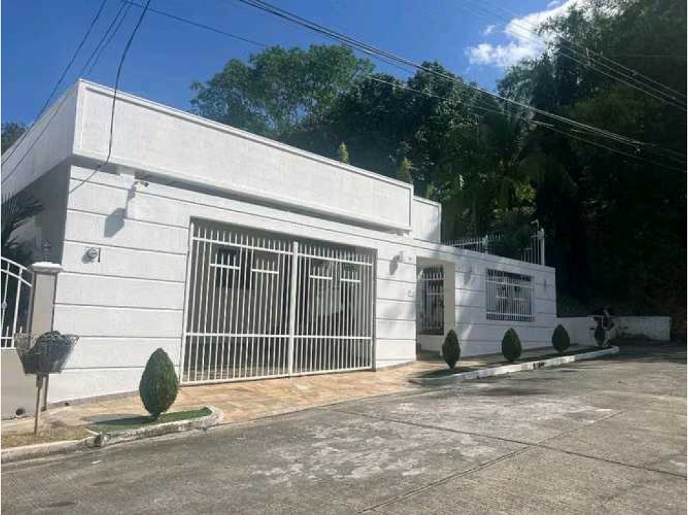 VENTA CASA BRISAS DEL GOLF TOTALMENTE REMODELADA CON PATIO VV