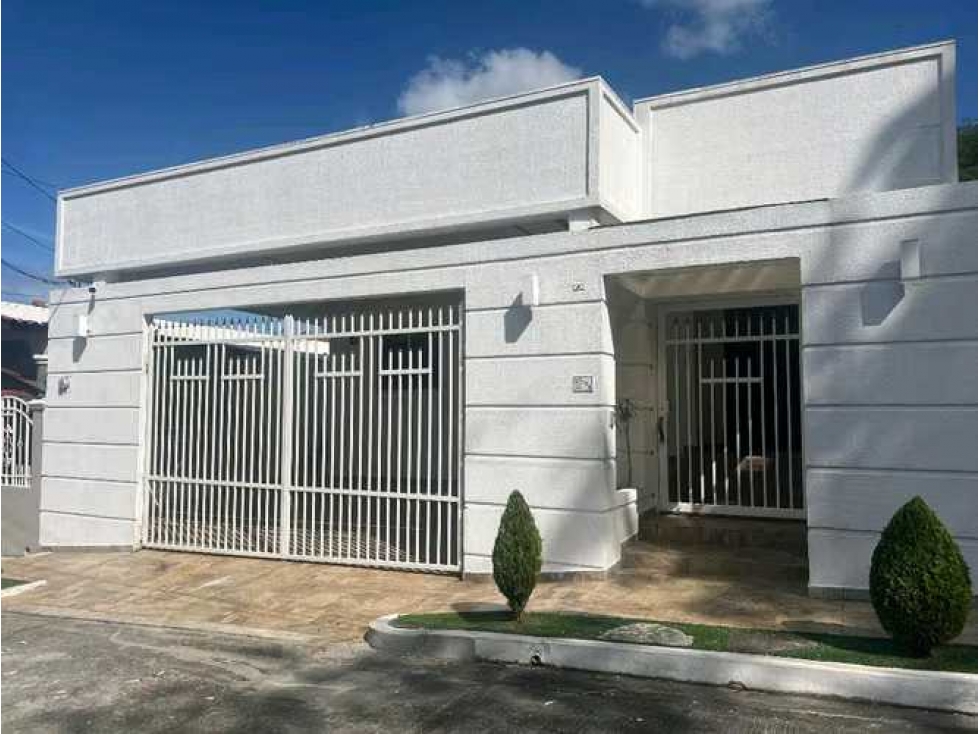 VENTA CASA BRISAS DEL GOLF TOTALMENTE REMODELADA CON PATIO VV — foto 2