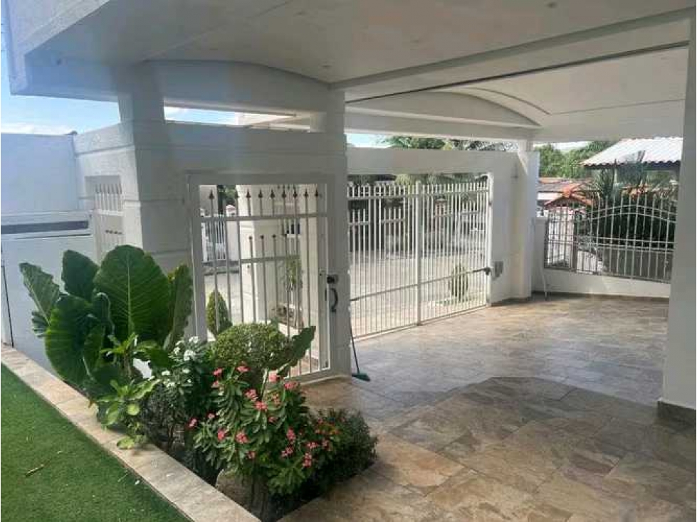 VENTA CASA BRISAS DEL GOLF TOTALMENTE REMODELADA CON PATIO VV — foto 3