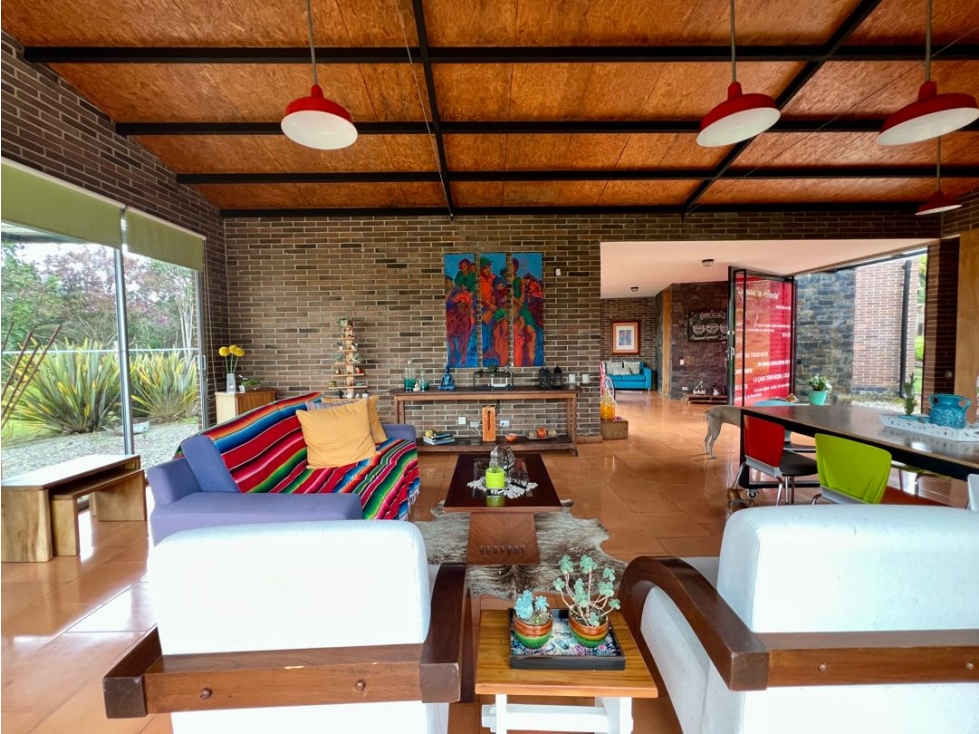 Venta casa campestre Alto Las Palmas sector colegio Theodoro