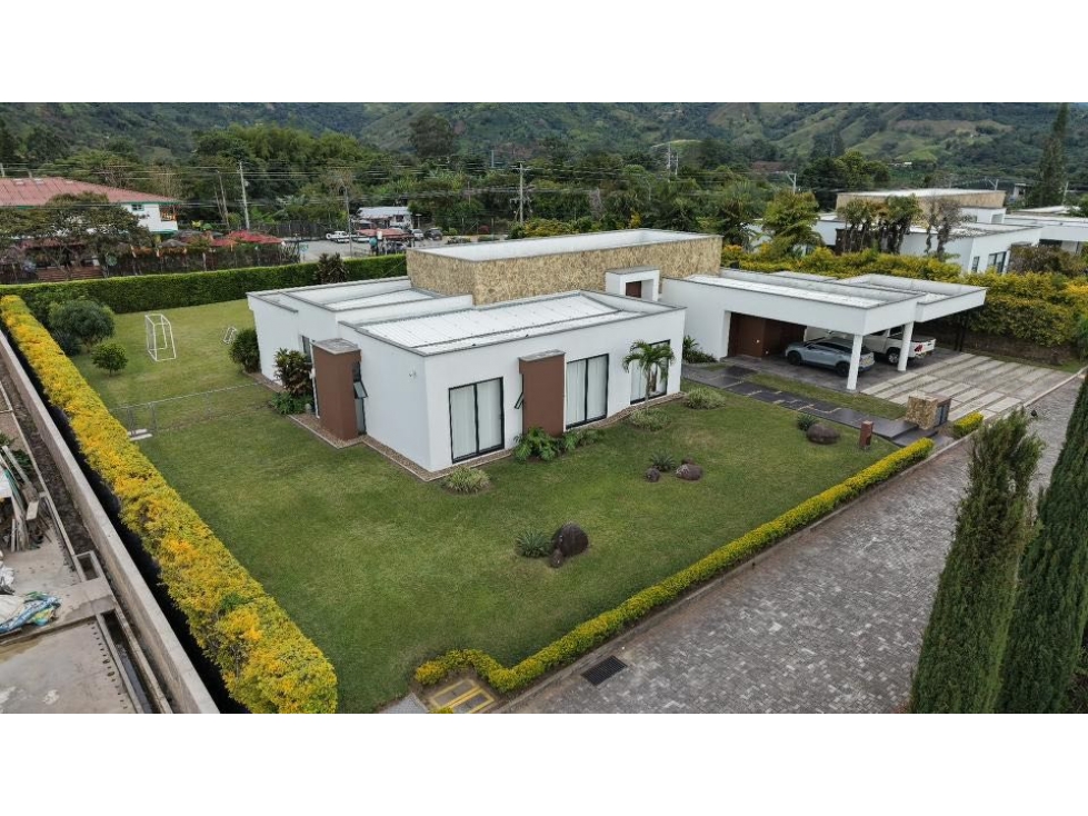 VENTA CASA CAMPESTRE AVENIDA CENTENARIO Armenia-Quindio