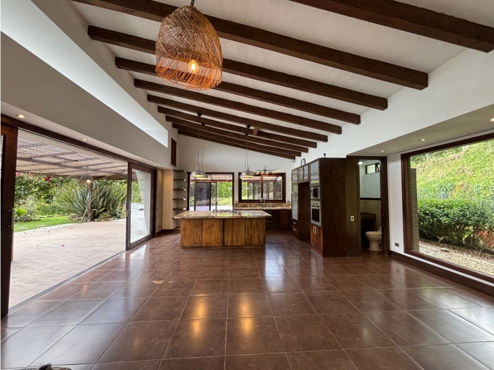 Venta casa campestre con pesebreras y vista en Tablacito, Rionegro — foto 4