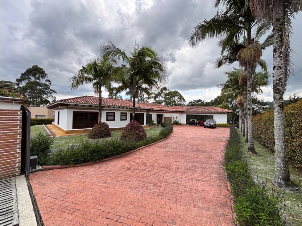 Venta casa campestre de un solo nivel en unidad cerrada en Rionegro - 1