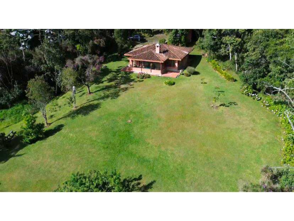 VENTA CASA CAMPESTRE EL RETIRO CON AGUA DE NACIMIENTO