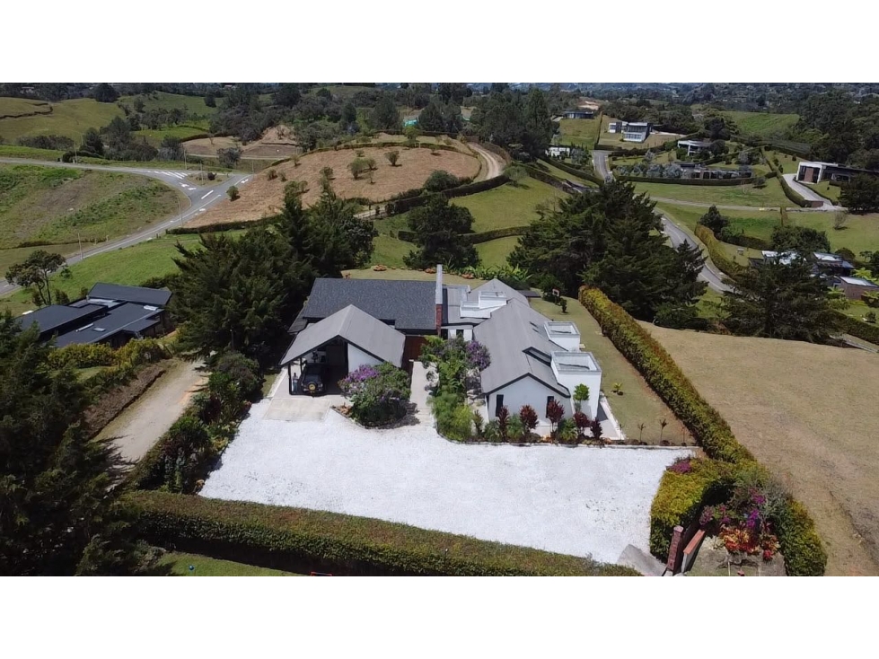 Venta casa campestre en El Carmen de Viboral con jacuzzi y unidad cerr — foto 3