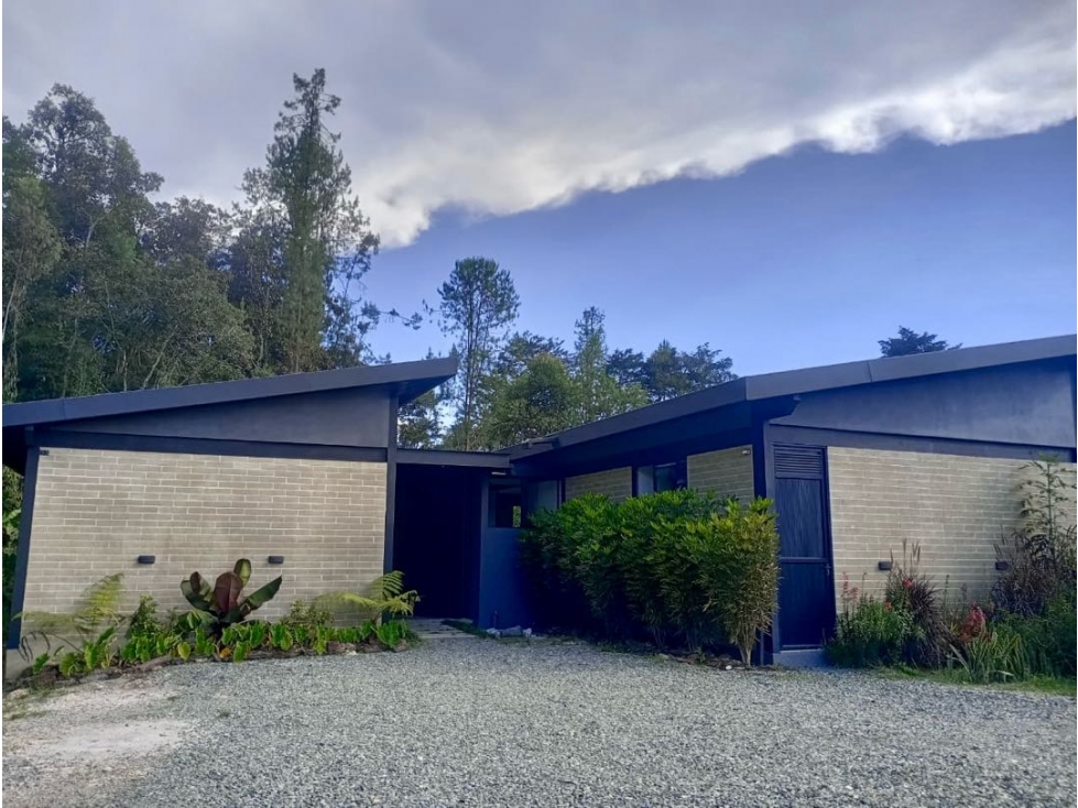 Venta - Casa campestre en el retiro-Lote 1660 m²-Construidos 334 m² — foto 2