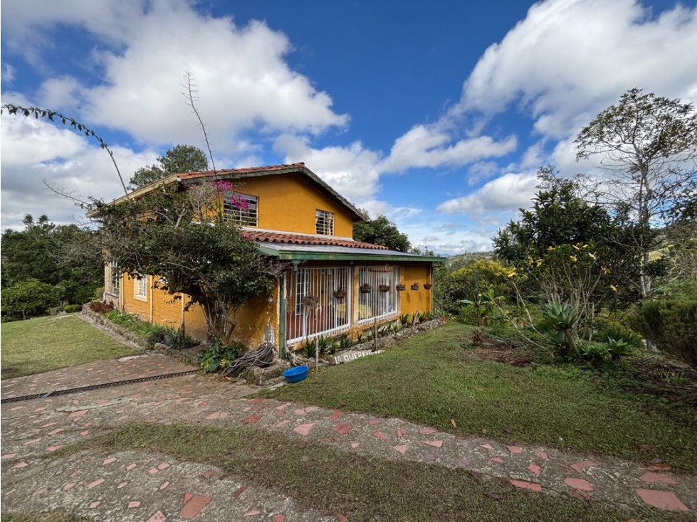 Venta casa campestre en Guarne, vereda Montañez, lote de 5.500 m² - 2
