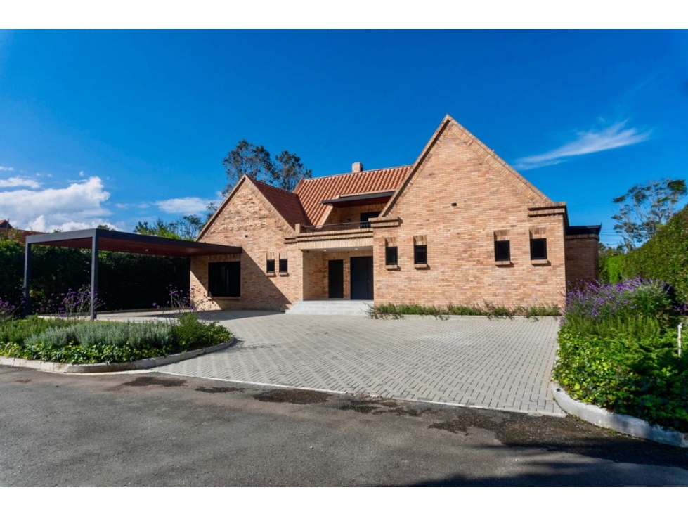Venta - Casa campestre en Llano grande de 430 m² y 1.145 m² de terreno