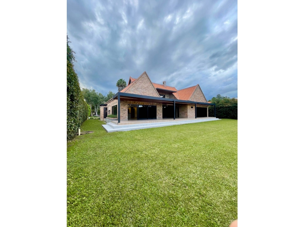 Venta - Casa campestre en Llano grande de 430 m² y 1.145 m² de terreno — foto 2