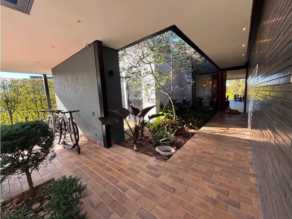 Venta casa campestre en Llanogrande con acceso al lago De 1 nivel — foto 3