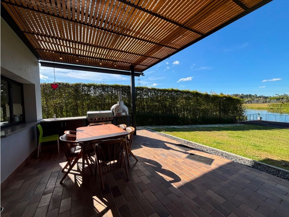 Venta casa campestre en Llanogrande con acceso al lago De 1 nivel — foto 4