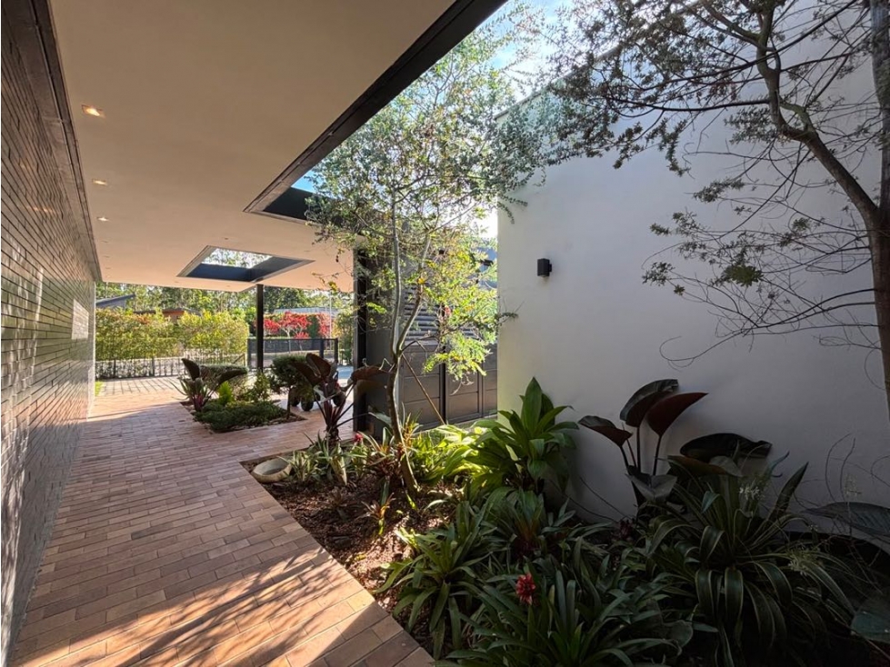 Venta casa campestre en Llanogrande con acceso al lago De 1 nivel — foto 5